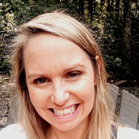 Meet your Posher, Desirae - Picture 3 of 4